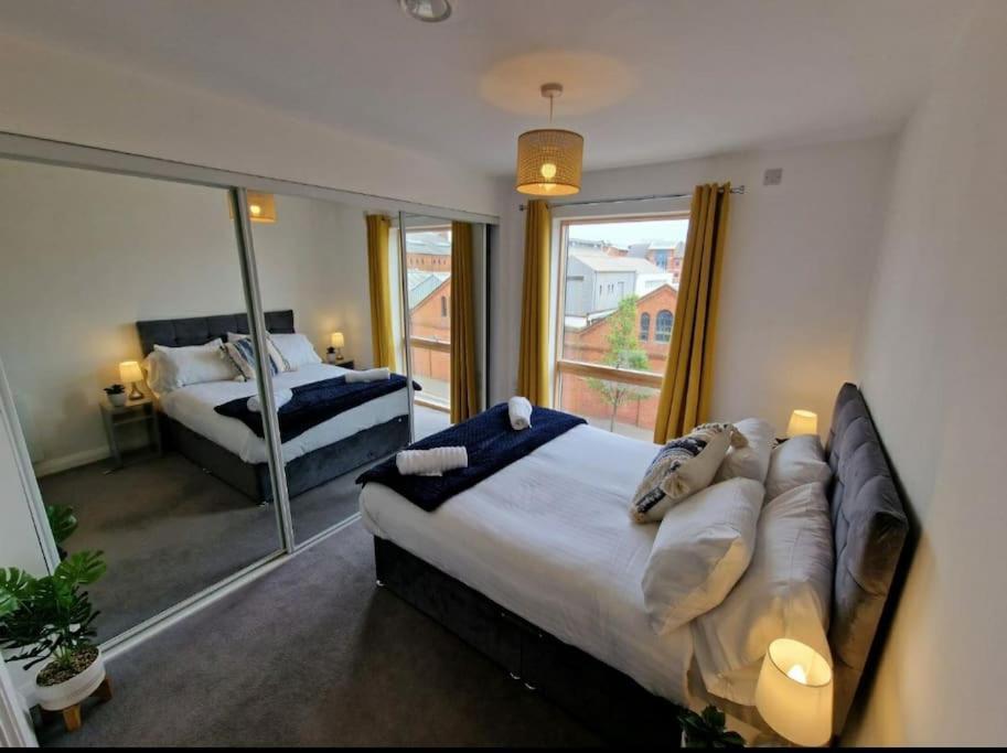 Modern Apartment, Sleeps 6, Belfast City Centre 외부 사진